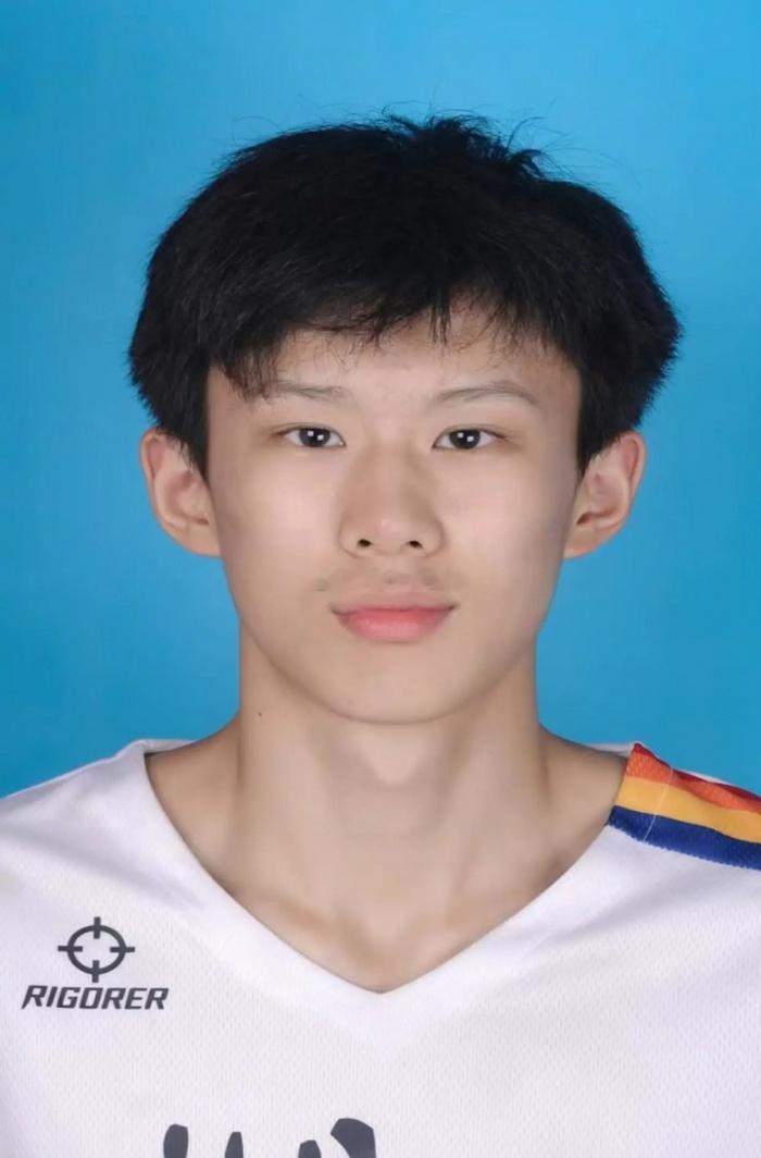 球员改年龄一般分为三种情况:第一种，就是从上而下的，体育部门为了自己的政绩，唆使