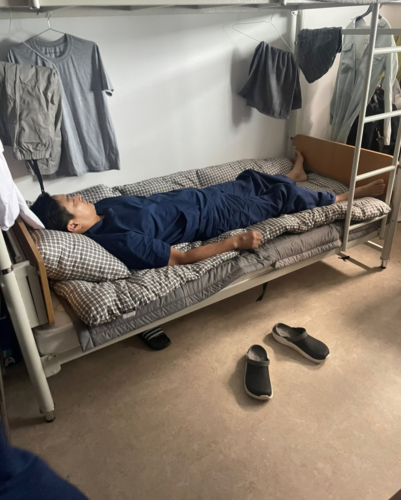 哈哈哈哈哈哈朱智勋公司update 白江赫教授，请起来！现在不是睡觉的时候，重症