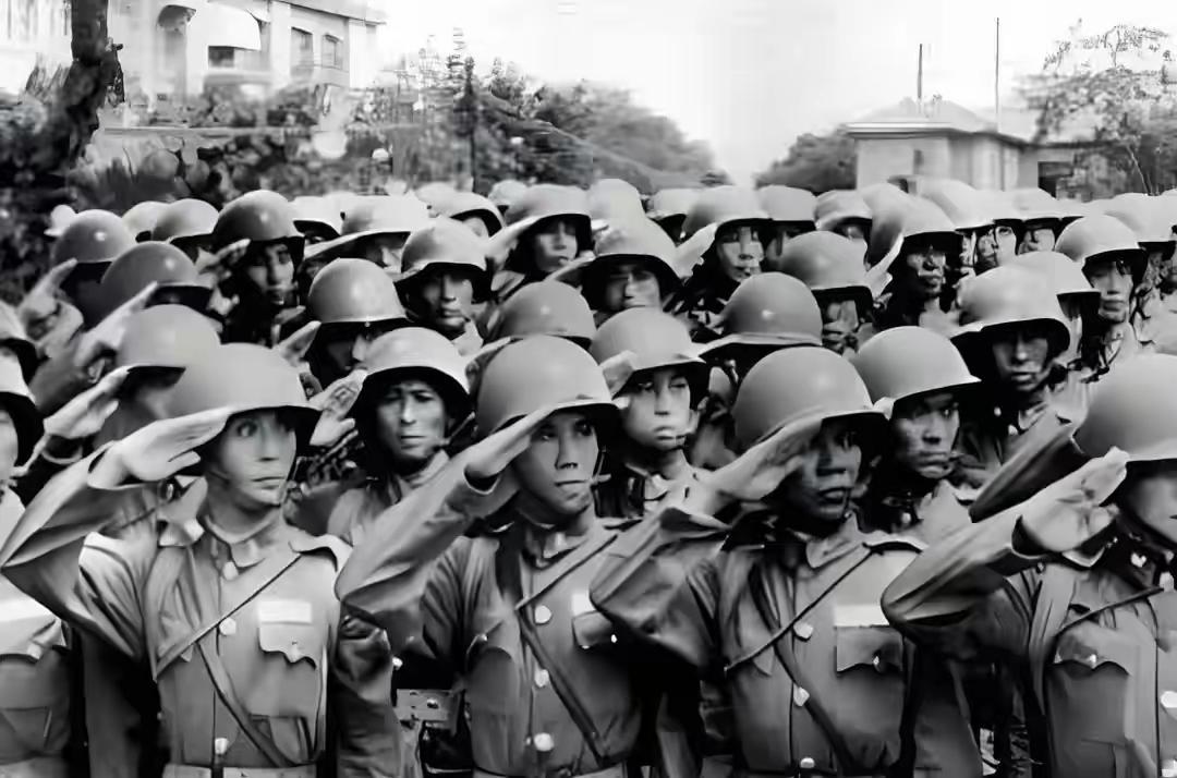 1947年粟裕收编两万精锐俘虏，两个月后大批叛逃，粟裕掏出一份名单

孟良崮的炮