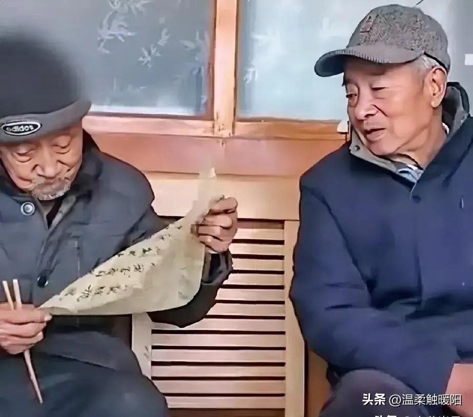 3月9日，河北保定一户普通人家，一段温馨的视频温暖了无数人。100岁的老父亲，认