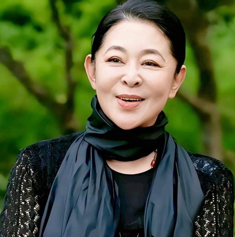 67岁倪萍：老妈今年94岁，我3次想送她回青岛都遭拒绝娱乐 明星