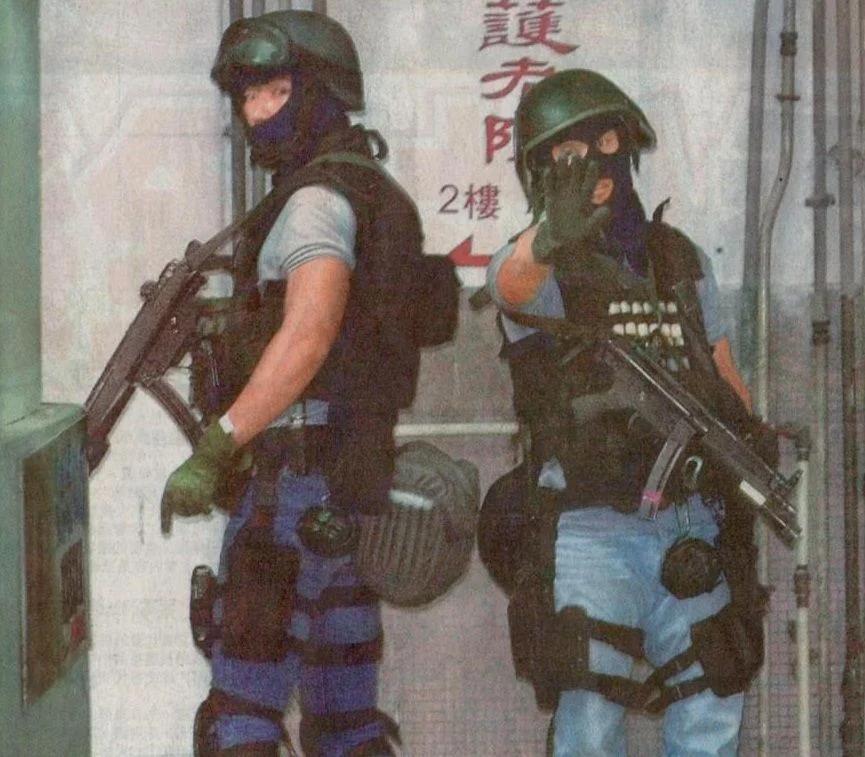 早期香港飞虎队
香港警察 SDU 人员均配备 HK MP5A3 9x19 毫米冲
