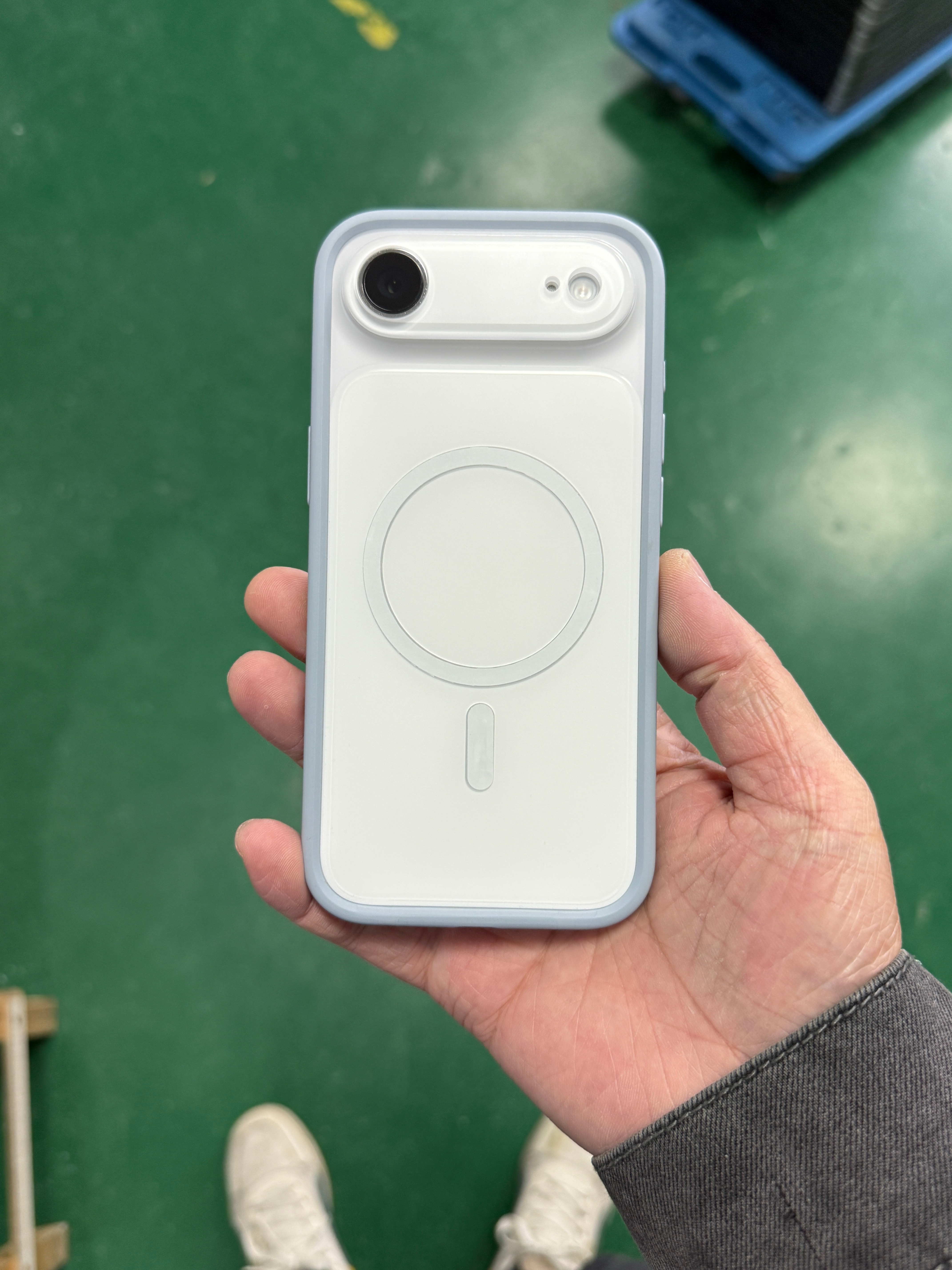 这花活整得 iPhoneAir 设计师看了直摇头