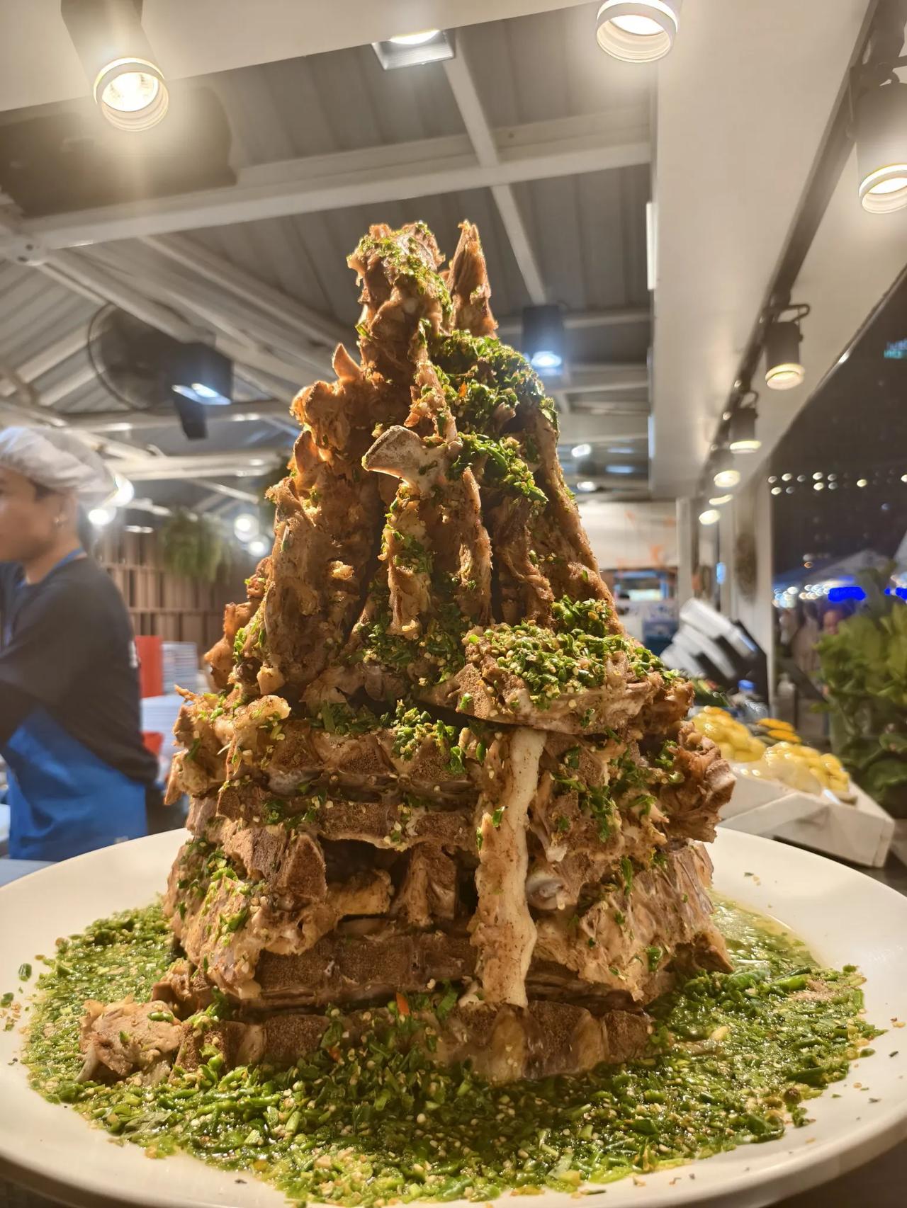 泰国之旅（六）打卡泰国网红夜市，火车头夜市
冬日生活打卡季友友们，大家好，我是丽