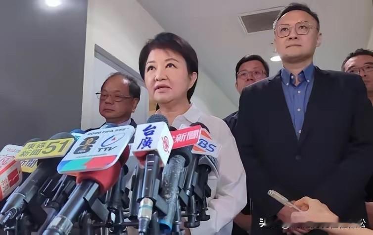 近日，台中市长卢秀燕对媒体表示，为了消除疑虑，怕民进党说一套做一套，需删除民进党