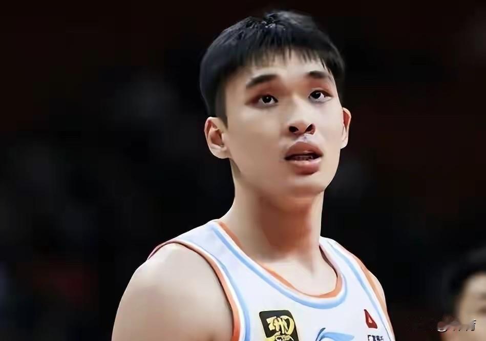 邱彪指导也看不下去了，高诗岩你倒是攻啊！12月30完结束的一场CBA常规赛，山东