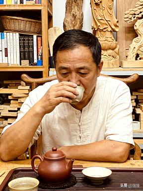 一位性学家令人醍醐灌顶的话：
聪明男人不近女色，不是他不行，是算清了这笔账——靠