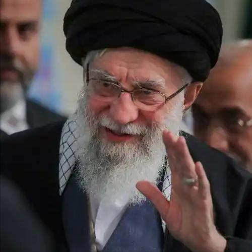 拿下了马杜罗，攥住了委内瑞拉的石油资源。
炸死了哈梅内伊，又盘算着控制伊朗的石油