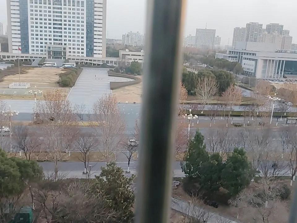 今天儿子去南京参加演讲比赛，一家子兴师动众！我在家陪大儿子在家！