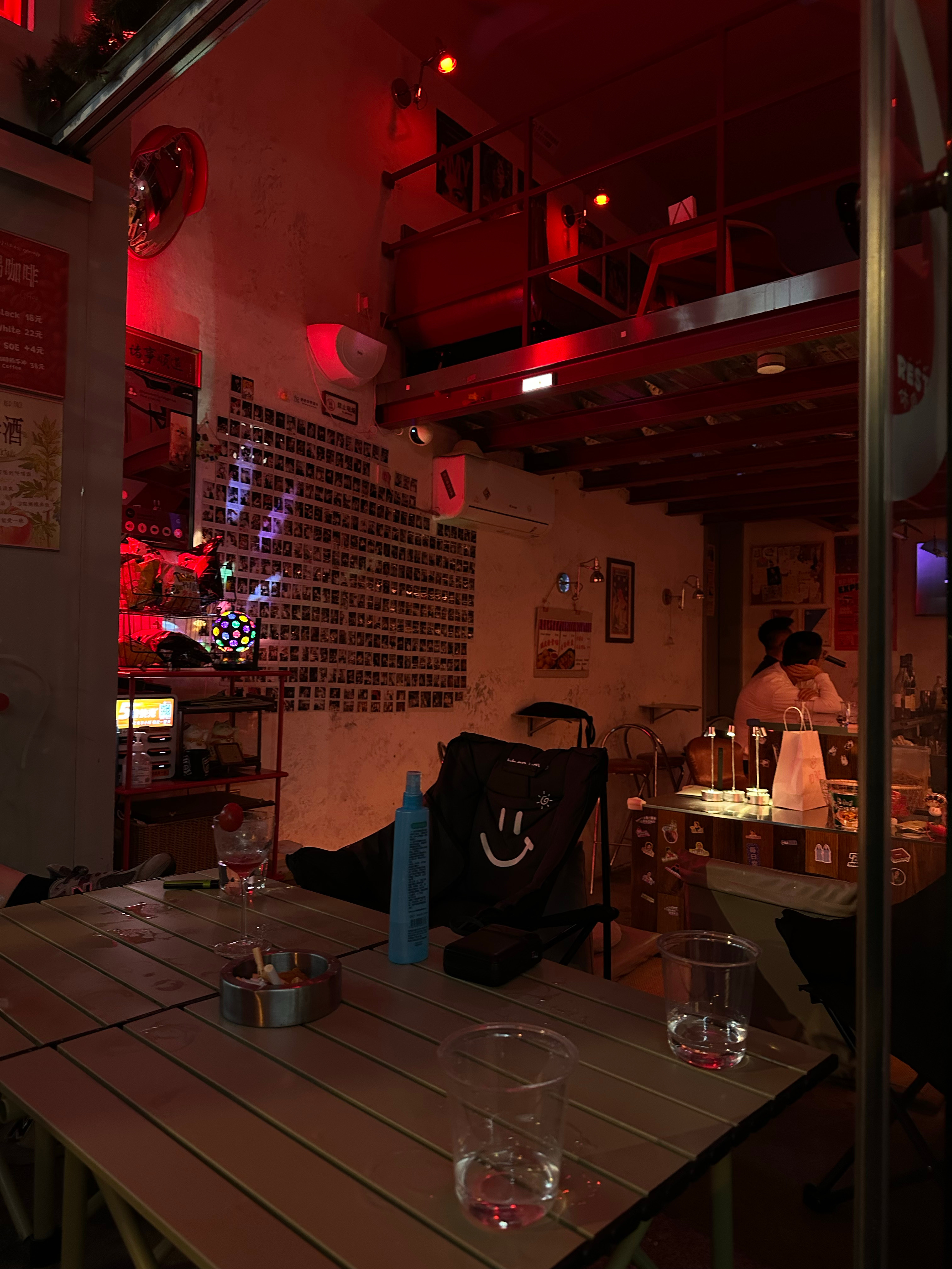 跟前同事来喝酒，想起上一次喝醉还是上次🍻 