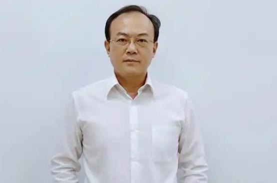 台湾舆论场炸出一颗深水炸弹，彰化师大本土教授连发三万字长文，公开拿出完整的"一国
