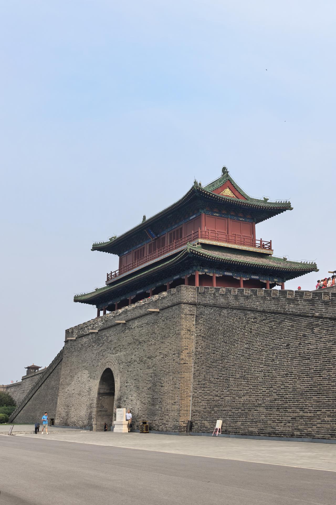一眼正定，半部燕赵史｜登城远眺，华塔巍然矗立，古城墙沉淀千年风骨；塔元庄牌楼烟火