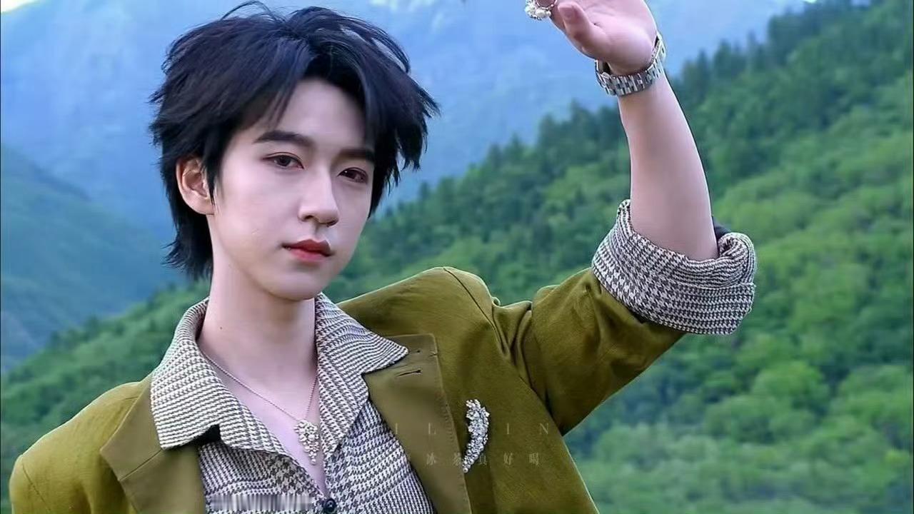 Vogue男星live图：许凯、张康乐、何与、贺峻霖、夏之光、张峻豪、郝熠然、云
