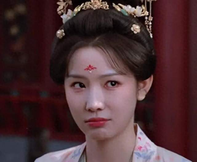 女演员颜值有多重要？看《御廷谣》里的吴谨言和张南就知道了