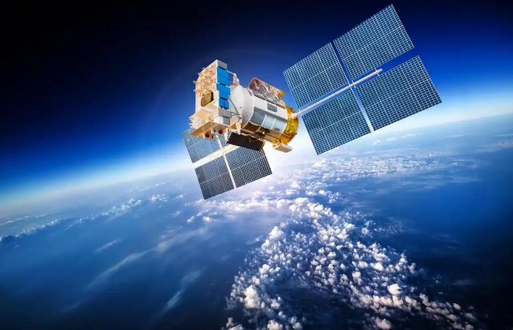 一颗卫星在3.6万公里外没油了，怎么办？
如果按以前的推断：能撑就撑，撑不住就退