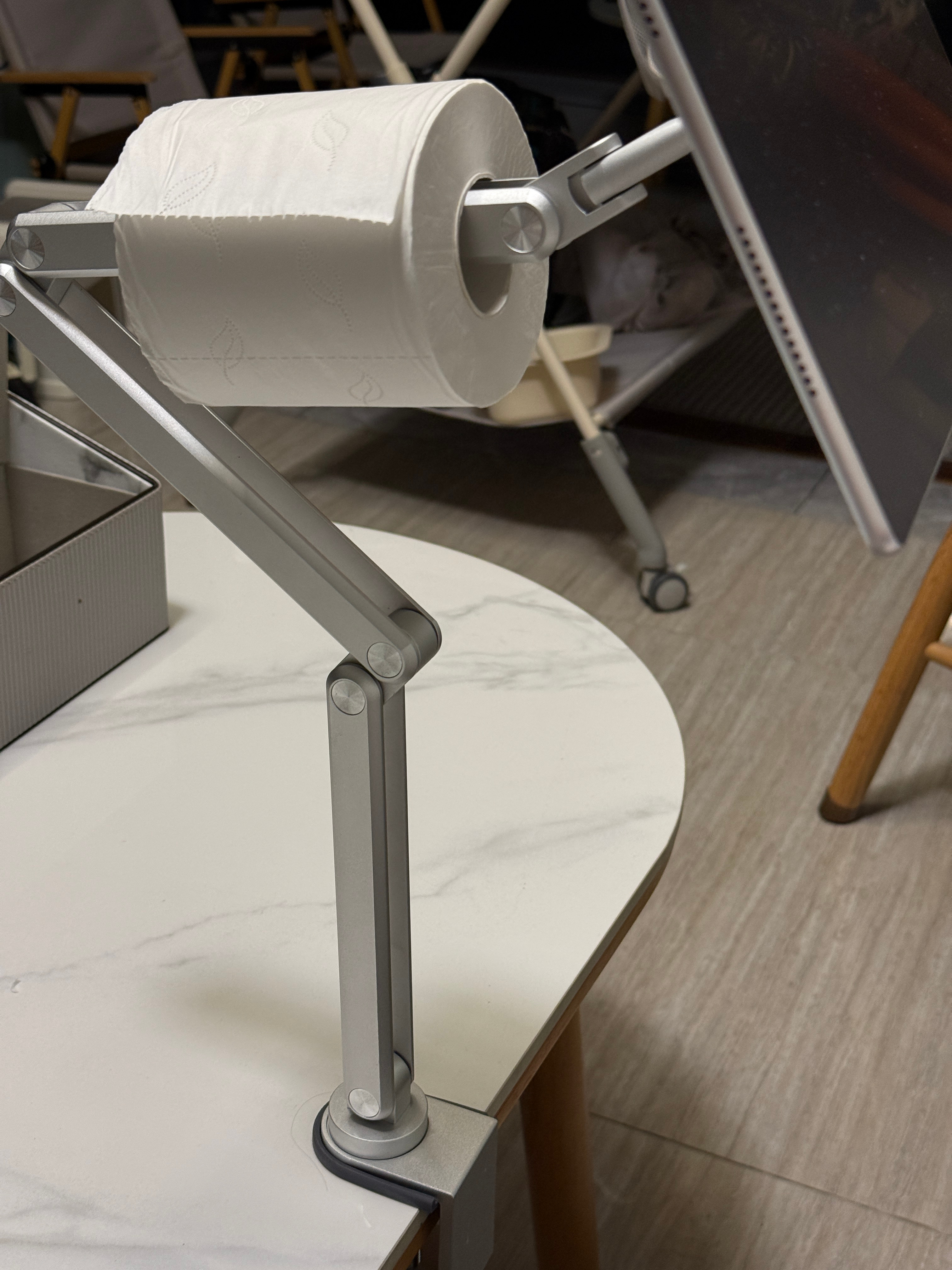 这个大长臂铝合金磁吸支架给工厂下了300个订单，只做银色。搭配真空负压磁吸头，吸