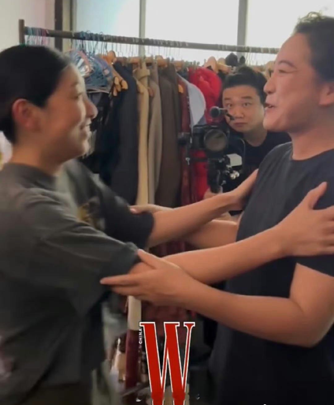 #贾玲安藤樱 杂志#哇 真的合作了！ ​​​