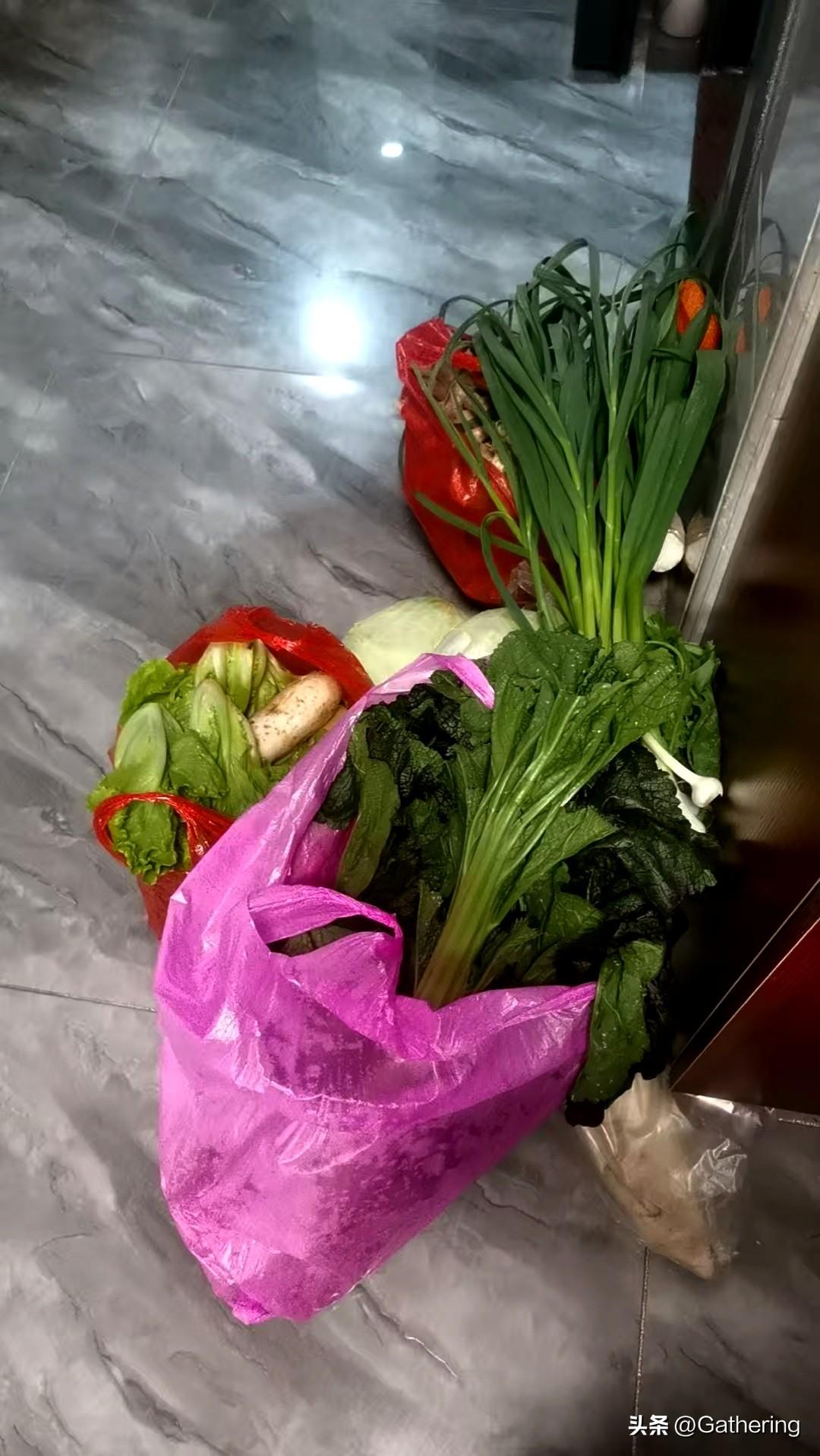 （我觉得人生有两个角度）
​从自己的角度贴近幻想。在这个过程里突破自己的叫上限。