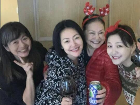 大S全家平安夜晒幸福，她瘦了好多