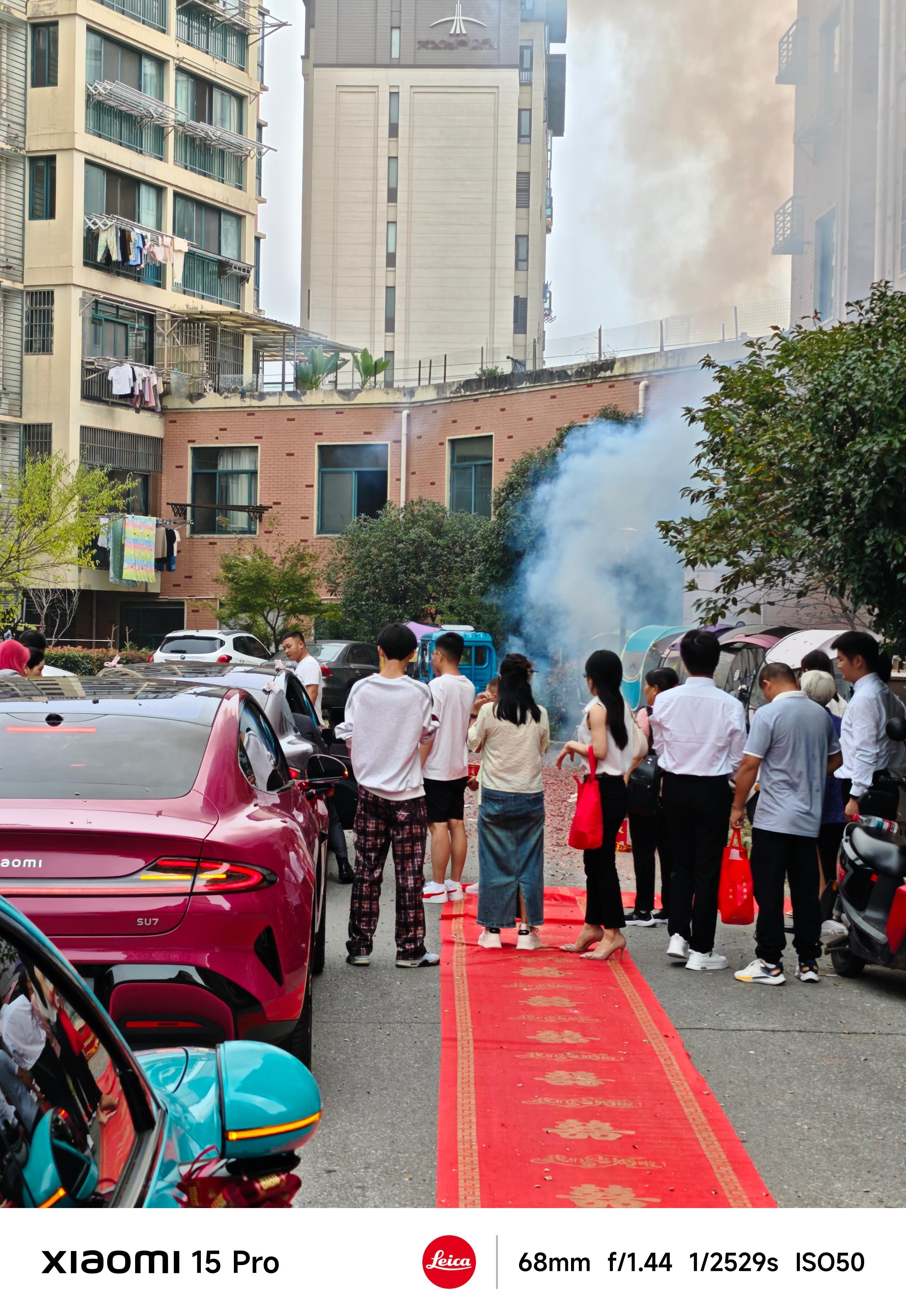 假期国内出游总花费8090.06亿元我就不一样了，我没出去玩，跑了三天小米SU7