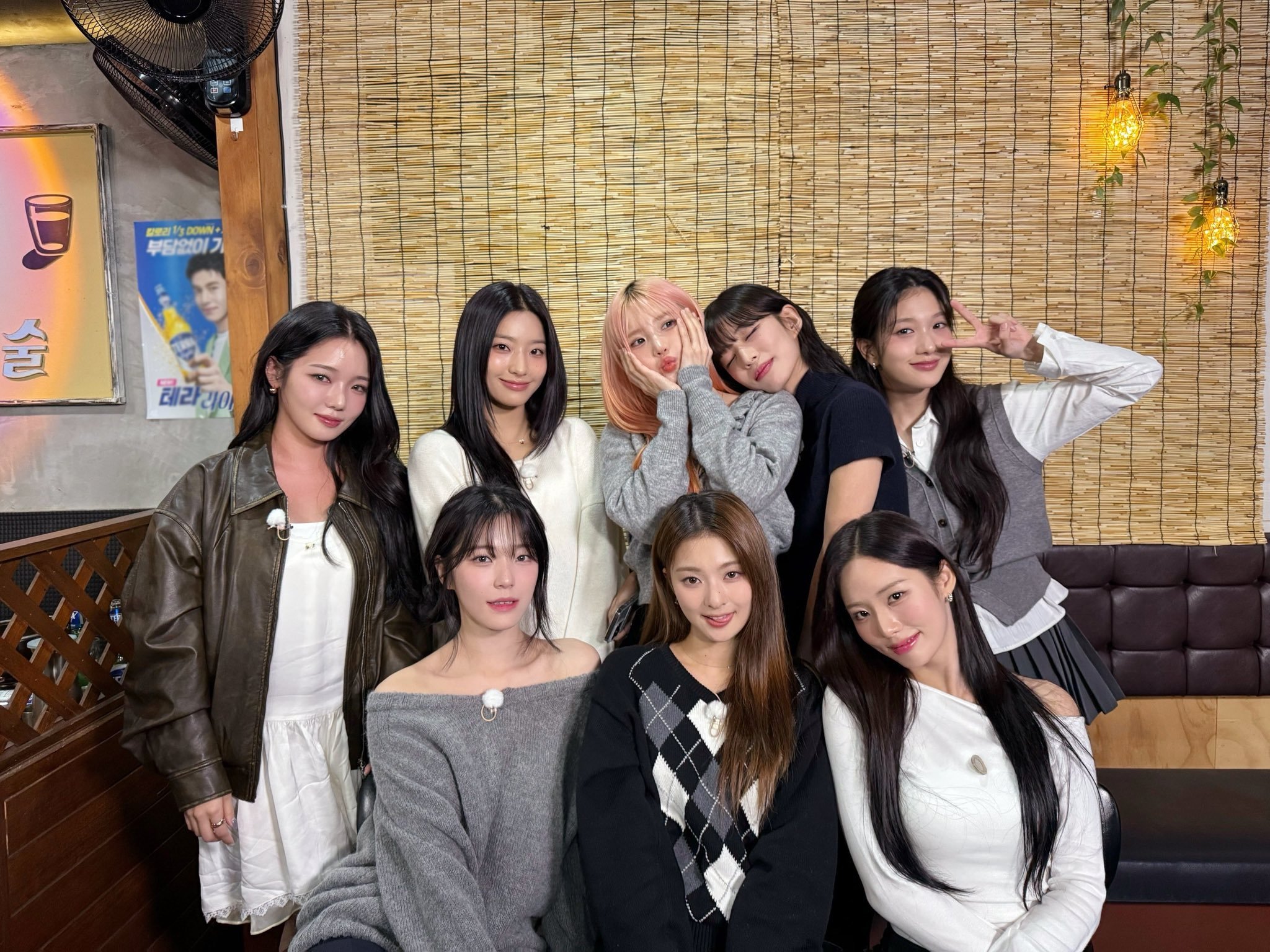李娜炅[超话] 🐣 蜜桃笑颜李娜炅  [图片]241127 官推更新 