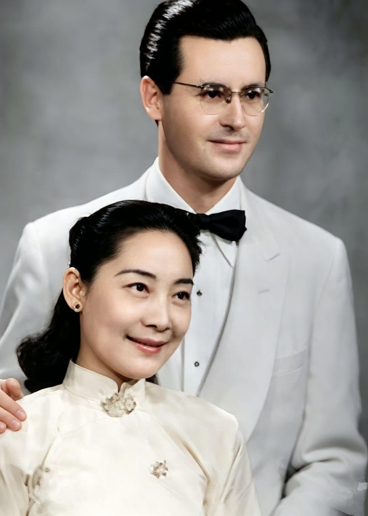 从霹雳到痴迷：那个被逼学中文的美国兵，后来成了中国女婿

1942年，美国军营。
