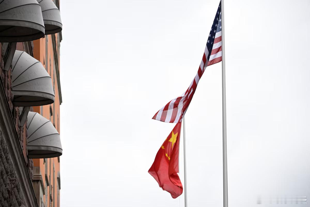 【中美在斯德哥尔摩重启谈判，以缓解关税敌对情绪】（路透社）——美国和中国官员周二