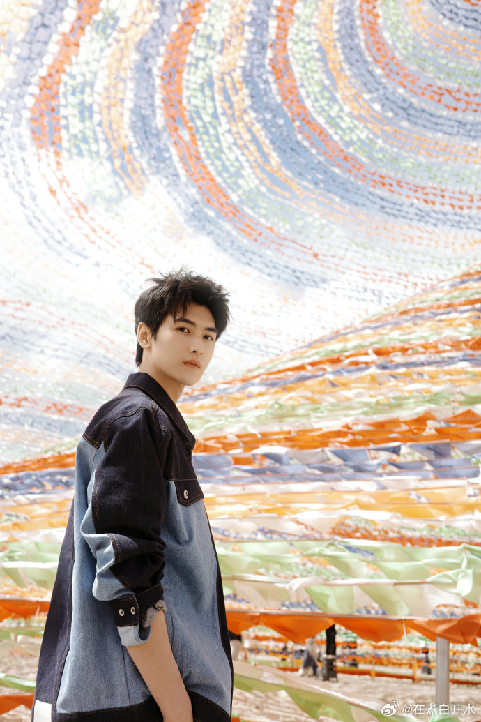 黄俊捷黄俊捷短发少年感黄俊捷少年与经幡黄俊捷简约短发很显干净利落，少年清冽气质和