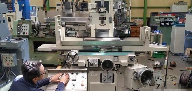 “芯片不如美国，机床不如日本，汽车不如德国，电视不如韩国，飞机不如法国，奢侈品不