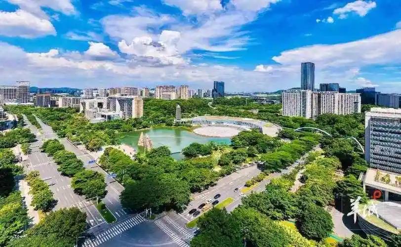 7月28日这8条消息放在一起看，才知道什么叫真正的国家底盘。今天如果只看一条新闻