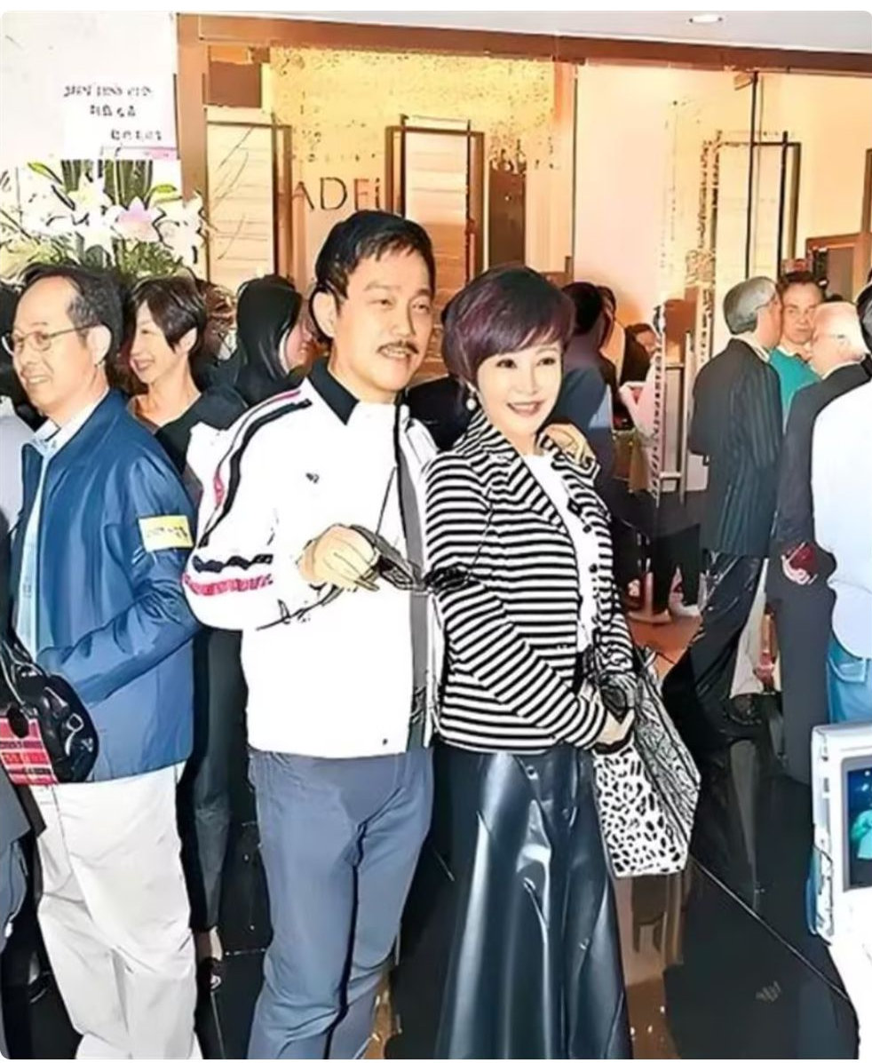 狄波拉与江耀城：半世纪时空的绝美重逢，娱乐圈最牛缘分教科书！ 