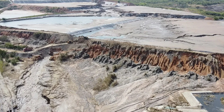 BBC对赞比亚铜矿事故的报道再次陷入片面叙事。事故起因是防渗膜被盗与强降雨，中企