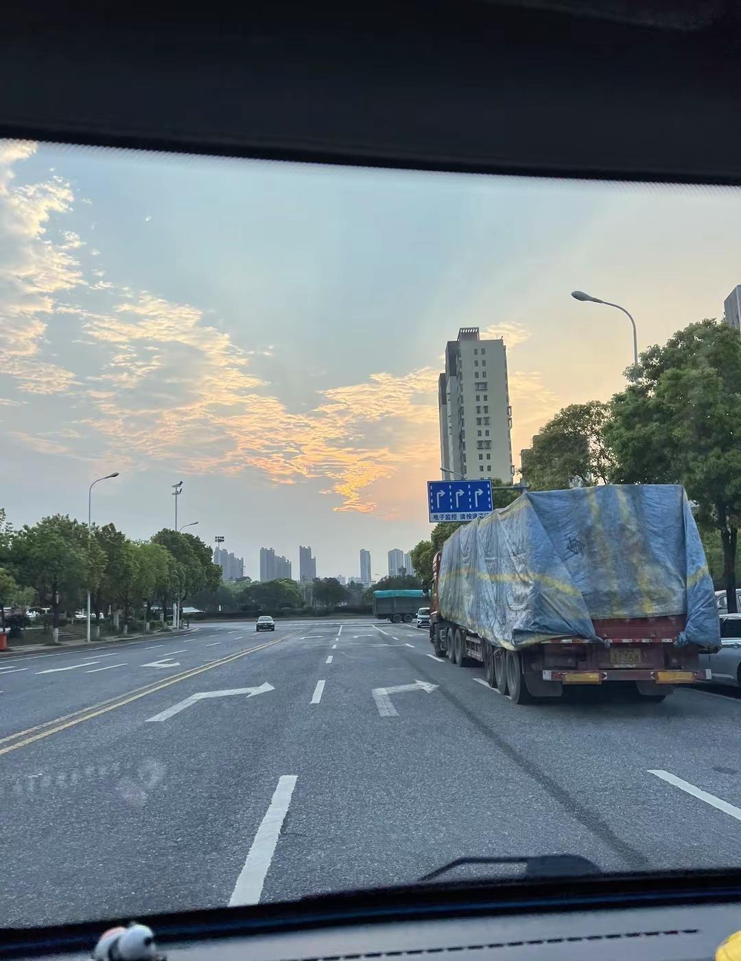 虽然白天小热，但能不能把我太阳还回来 我明天休息啊