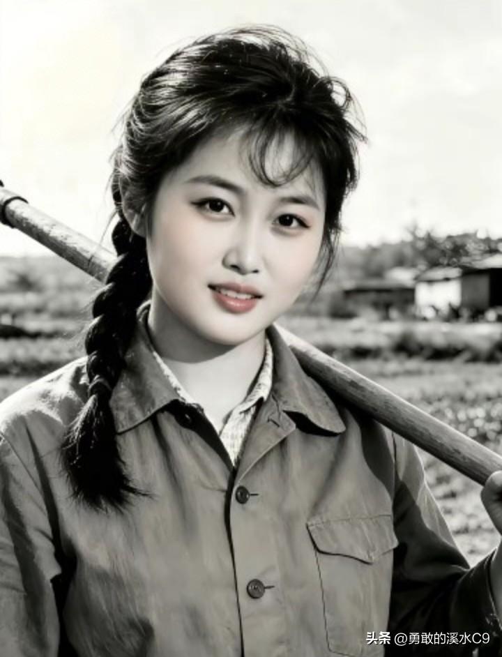七十年代，女知青怀揣梦想奔赴农村。张晓梅 1972 年 17 岁，从沈阳来到盘锦