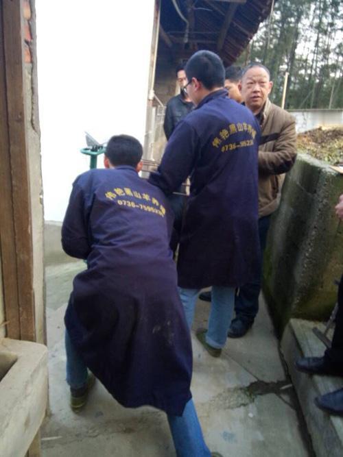 新手回村养黑山羊，心理建设是“先活下来再赚钱”的关键，得提前把心态摆正、预期调实