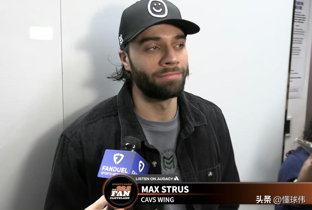 对登哥非常高的评价！斯特鲁斯谈哈登：

“我把1号让给了哈登。”

“现在老是能