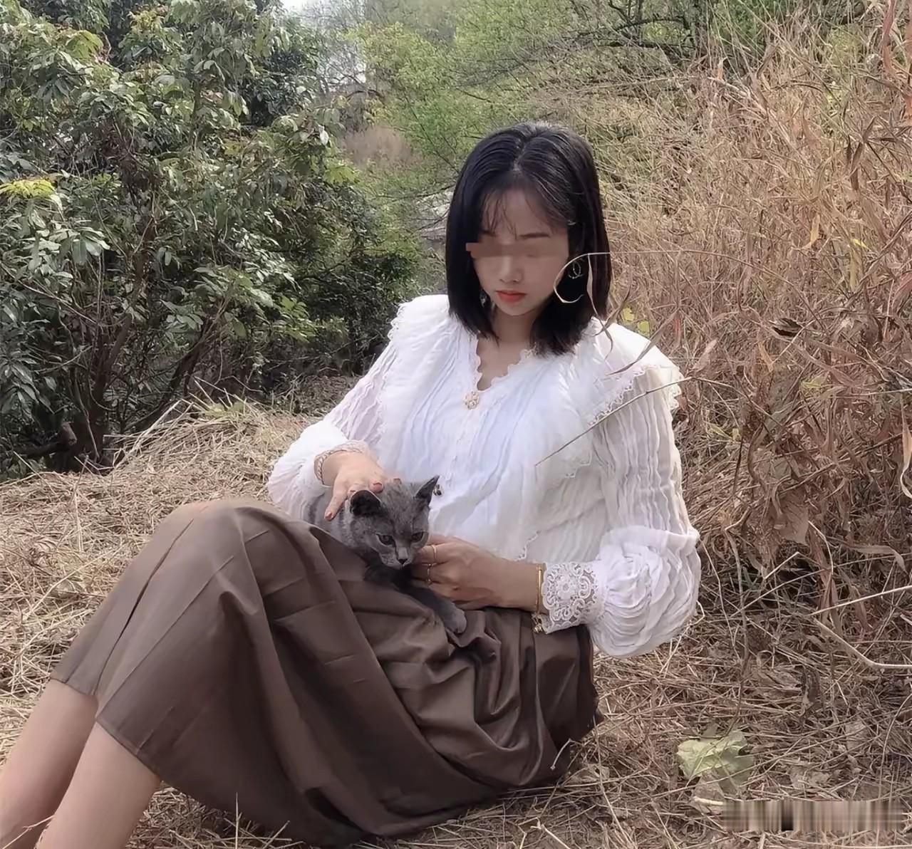 顺德渔村驱赶宝妈的后续来了。
顺德渔村总部道歉之后，这位受委屈的妈妈也作出了公开