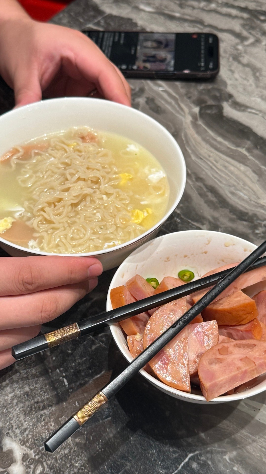 无数个晚上忙完应酬的jc哥的晚饭其实有点心疼的[抱一抱] ​​​
