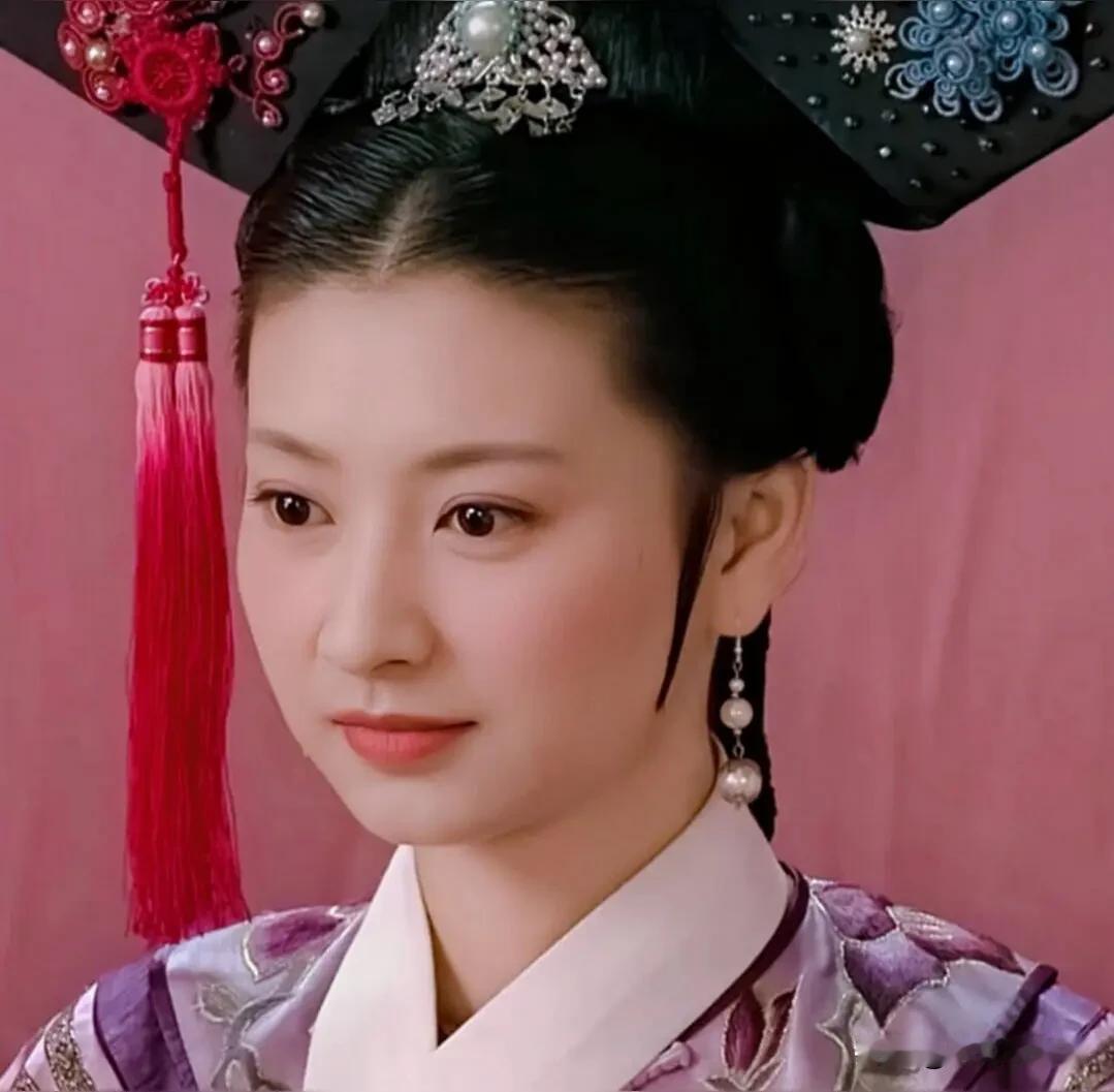 沈眉庄，这些年是这么度过的：

17岁成为秀女，入宫选秀，最先收获宠幸！

18