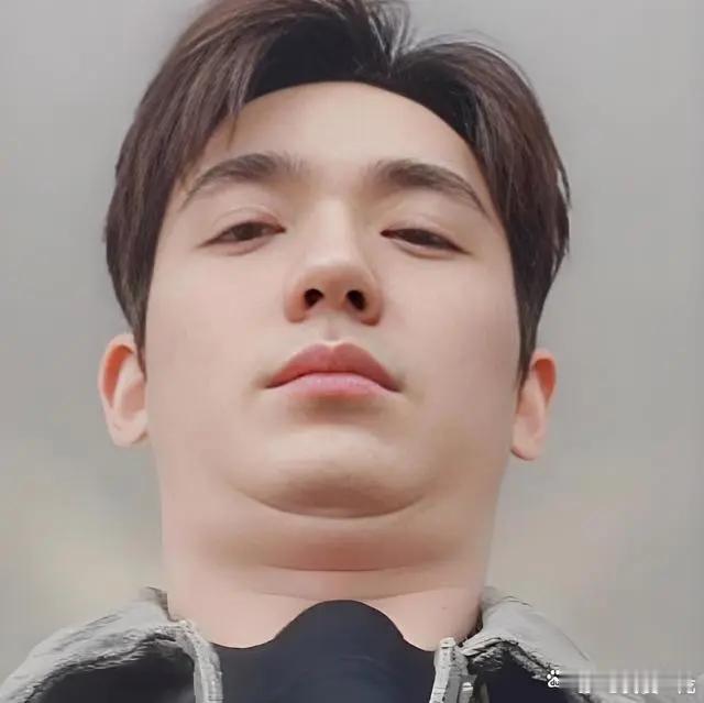 #朱一龙李想# [抱抱]#朱一龙东极岛罗骁# [抱抱]有的时候，真挺想那个小白胖