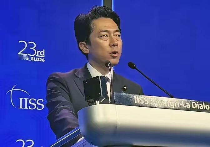 针对中国代表的质问，日本防卫相小泉进次郎表示"大量拥有核武器与战略轰炸机的国家将