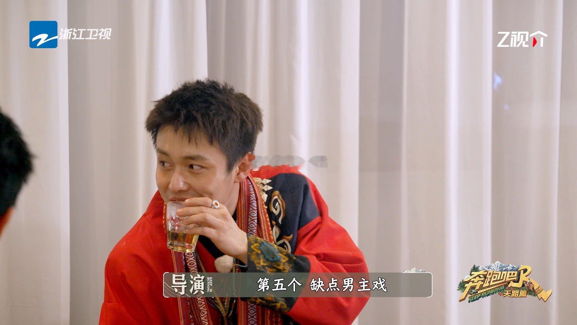 白鹿说翟子路缺点男主运奔跑吧 从拍戏搭档到真心朋友，白鹿和翟子路的友情让人羡慕。