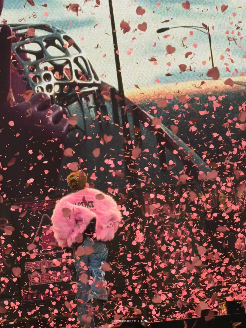 汪苏泷演唱会现场全是亲戚汪苏泷演唱会秒变认亲大会 汪苏泷这脑回路绝了！把全场变成