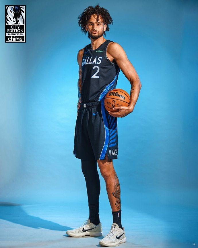 浓眉起床天都塌了  浓眉起床天都塌了！Shams：“达拉斯独行侠中锋德里克-莱夫