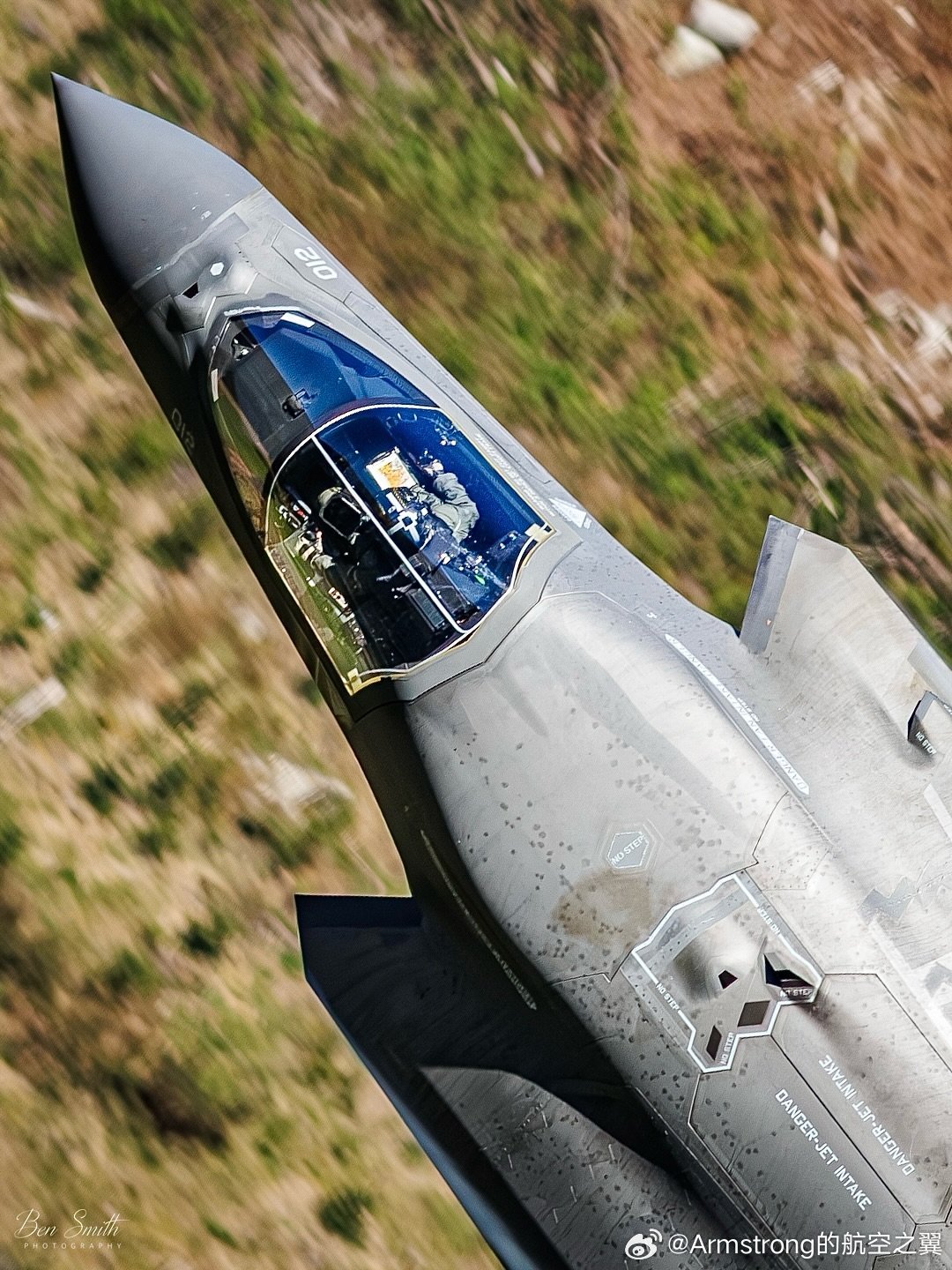 F-35B背部的泥点子，这到底是经历了什么 