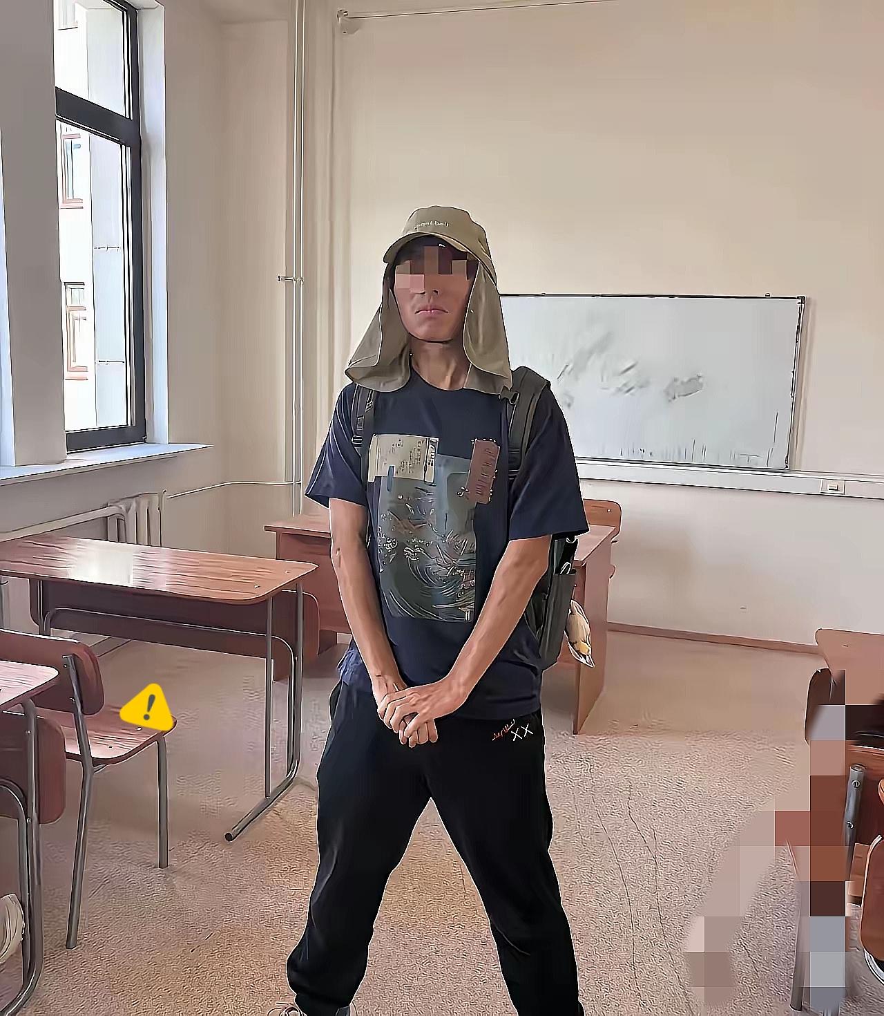 谁能想到，生长在南京的历史专业留学生，会犯下触碰民族伤痛底线的错误。

父母倾尽