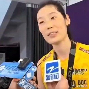 朱婷怒斥记者挑拨离间 浙江某栏目《1818黄金眼》记者在采访中提出质疑，称朱婷似