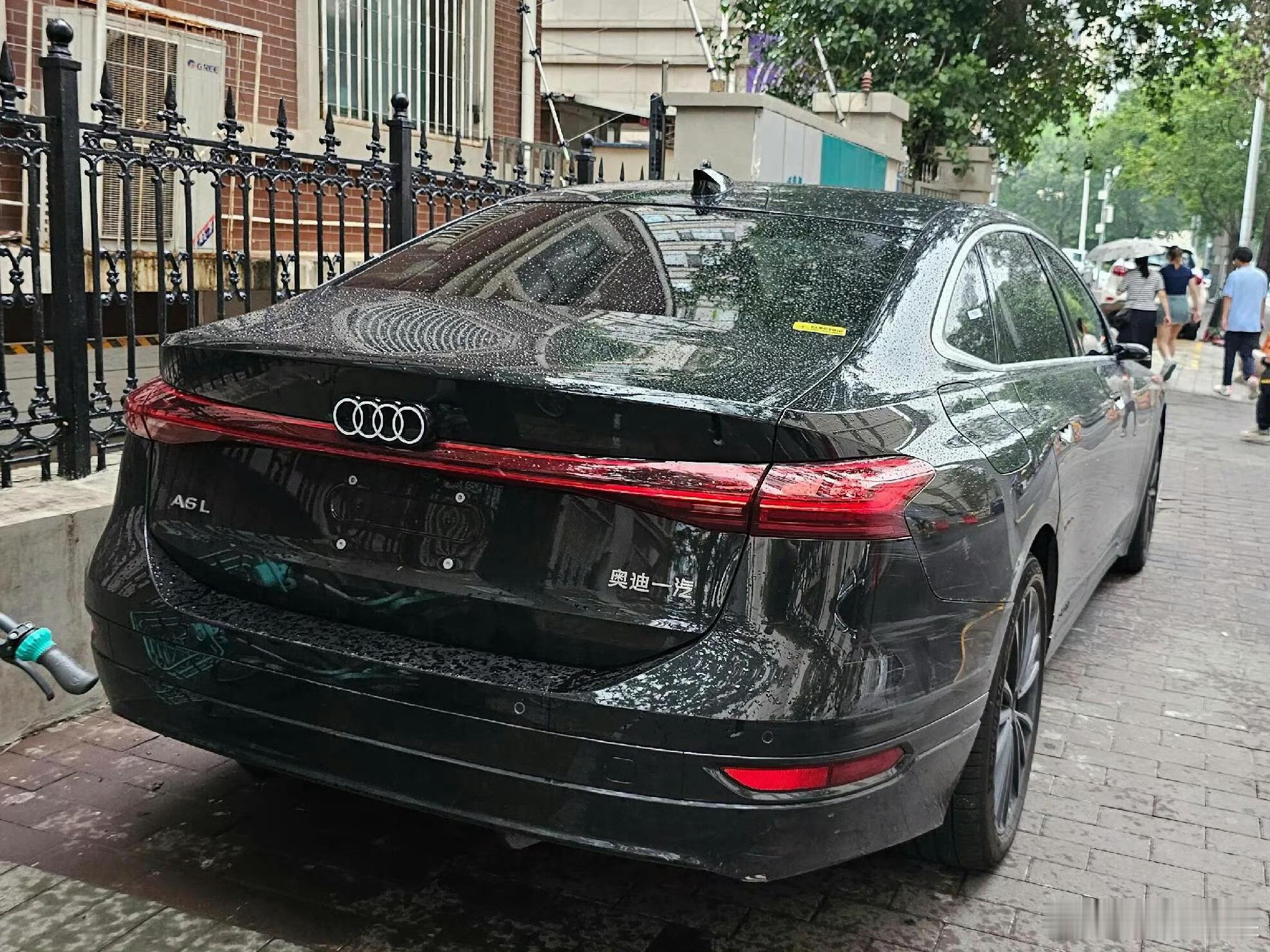 这是纯电A6L？尾标怎么变成奥迪一汽了[摊手]大v聊车奥迪a6l ​​​