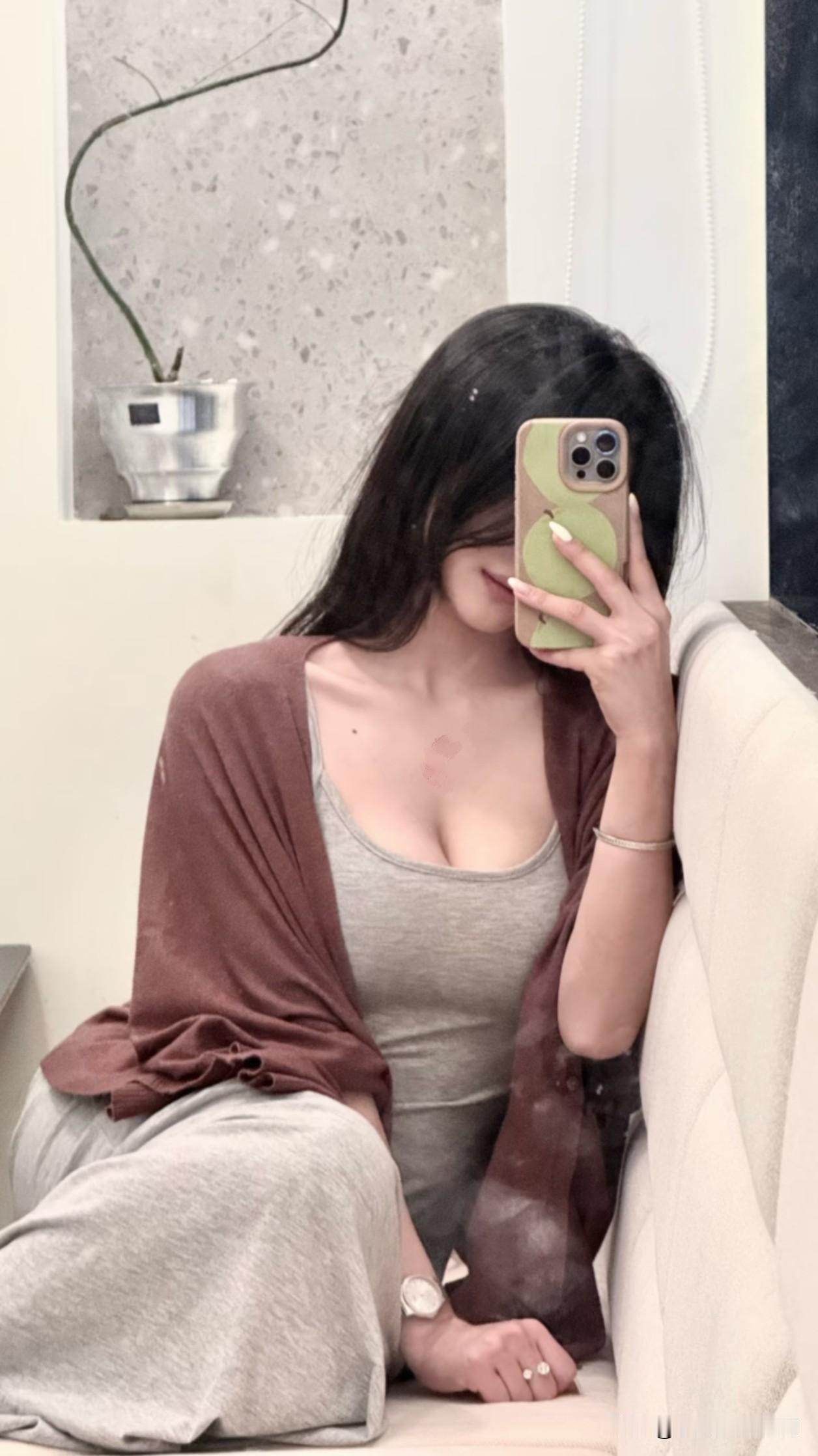 今日穿搭(OOTD) 所有的努力，
不是为了让别人觉得你了不起，
而是为了能让自