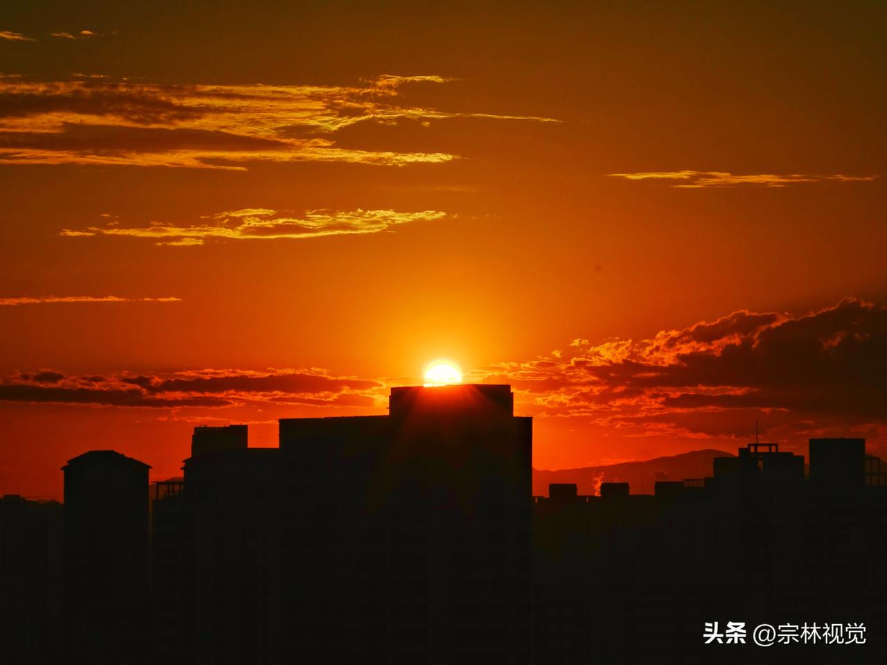 一张照片分享今日天气金城落日